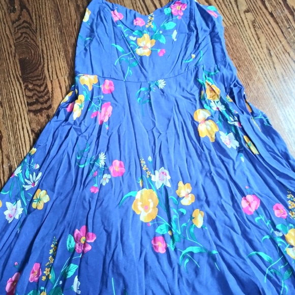 Old Navy Dresses & Skirts - A beautiful flared dress